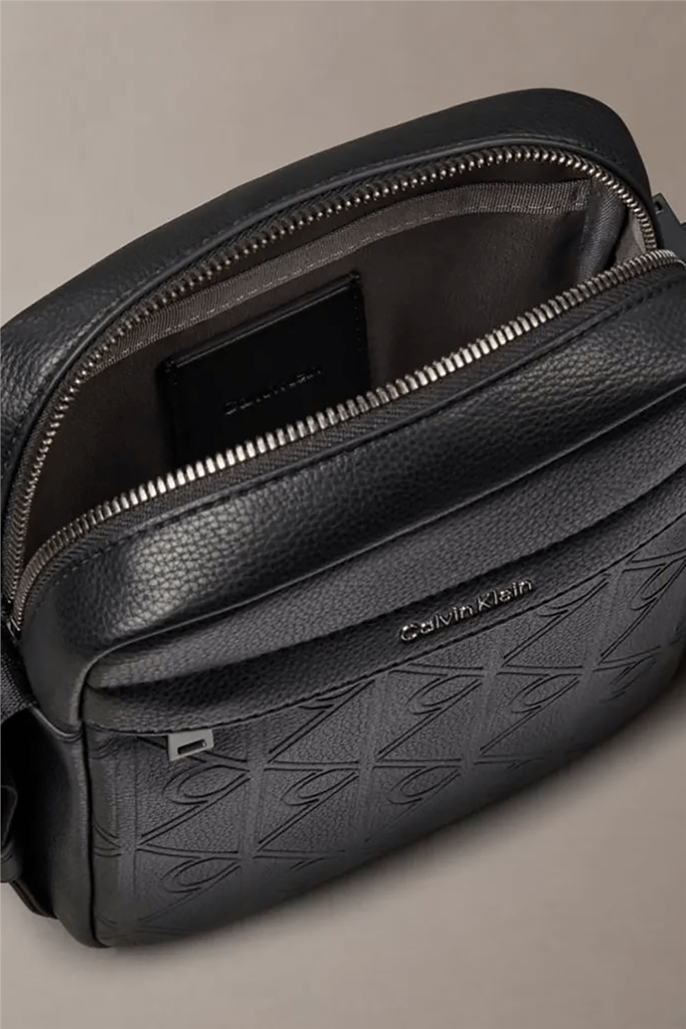 Calvin Klein Emblem Aop Deboss Erkek Reporter Çanta Siyah