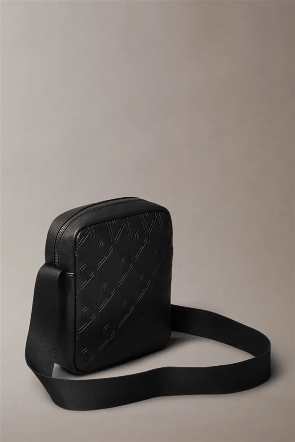 Calvin Klein Emblem Aop Deboss Erkek Reporter Çanta Siyah