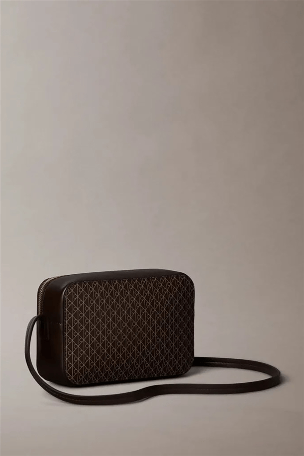 Calvin Klein Emblem Aop Elongated Camera Bag Kadın Mini Omuz Çantası