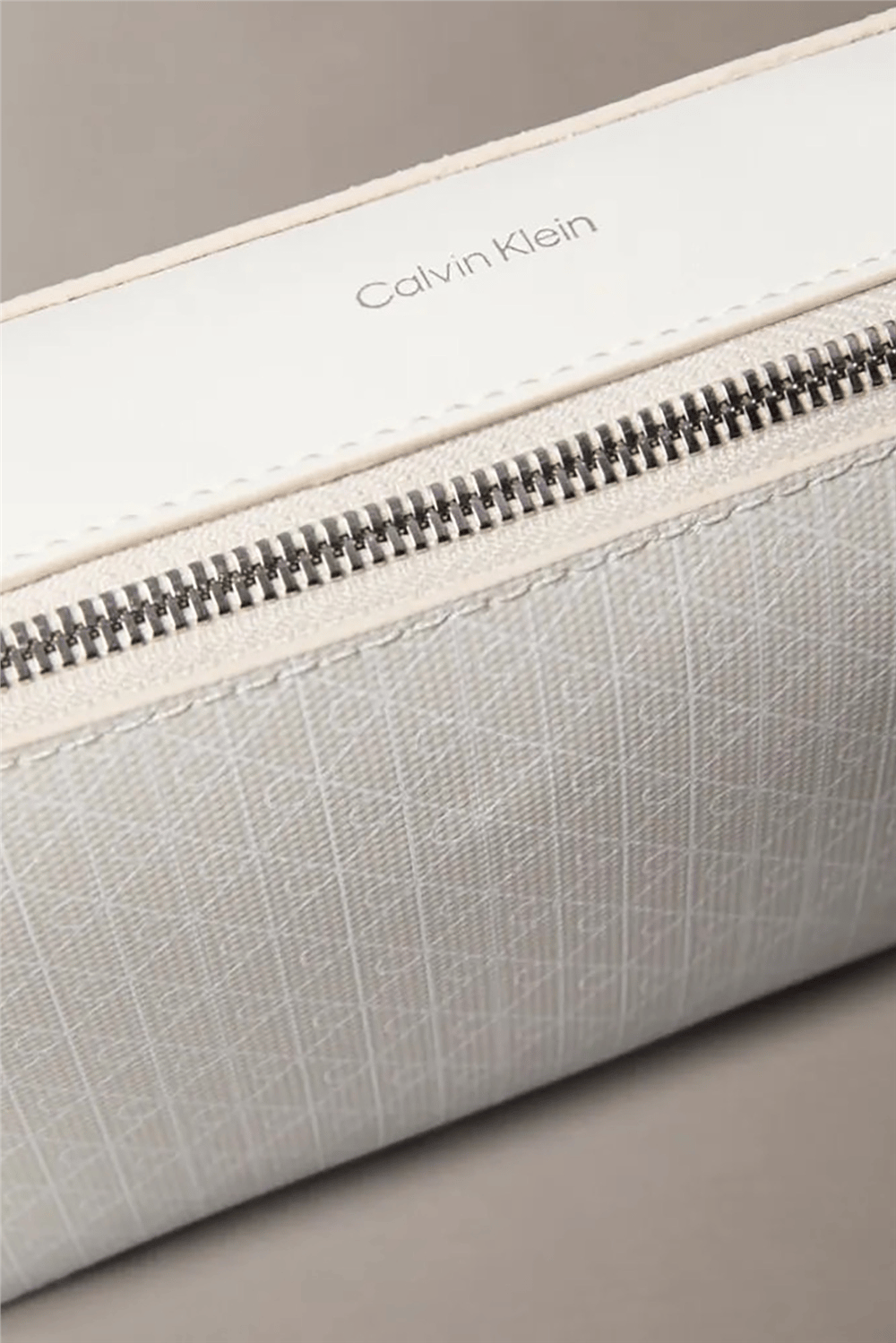 Calvin Klein Emblem Aop Elongated Camera Bag Kadın Mini Omuz Çantası