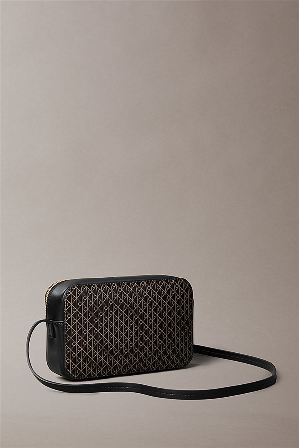 Calvin Klein Emblem Aop Elongated Camera Bag Kadın Mini Omuz Çantası