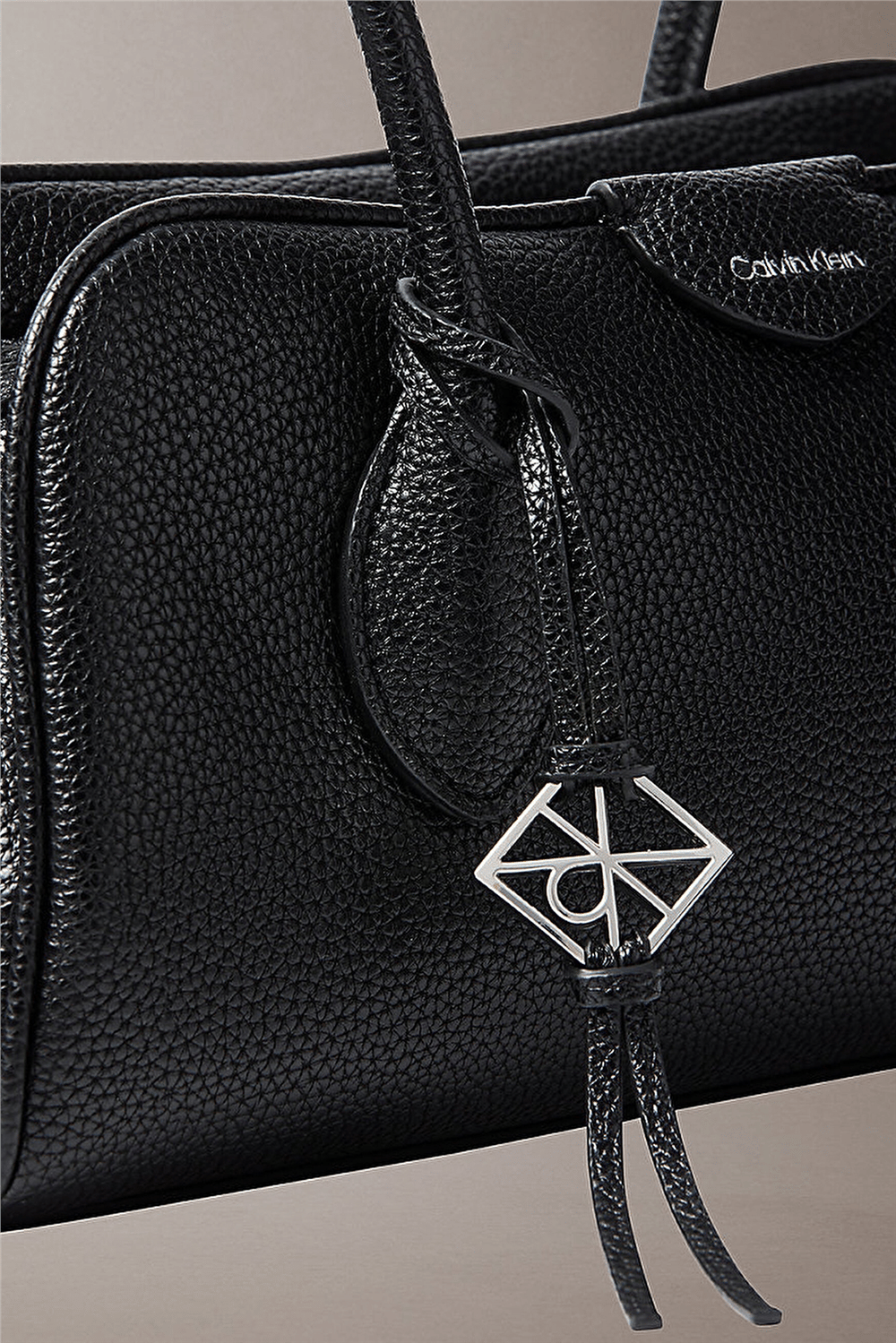 Calvin Klein Emblem Trio Pebble Shoulder Bag Kadın Omuz Çantası