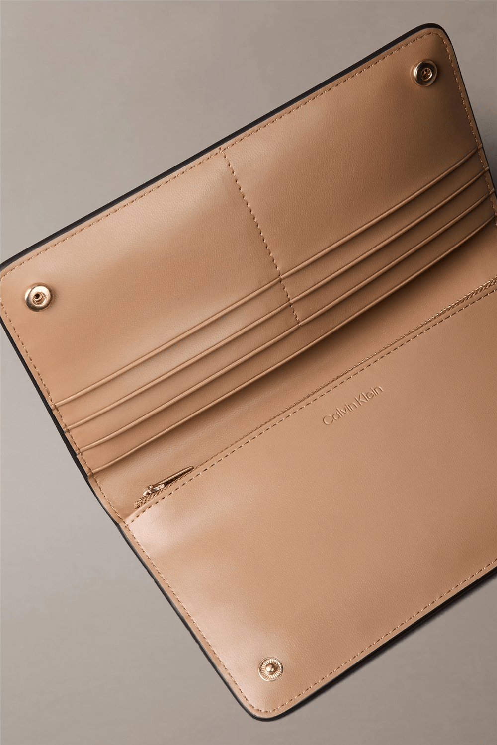 Calvin Klein Foil Logo Passport Longfold Kadın Cüzdan Çok Renkli