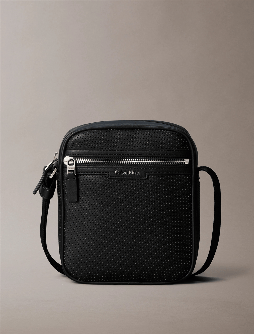 Calvin Klein Perforated Erkek Reporter Çanta Siyah