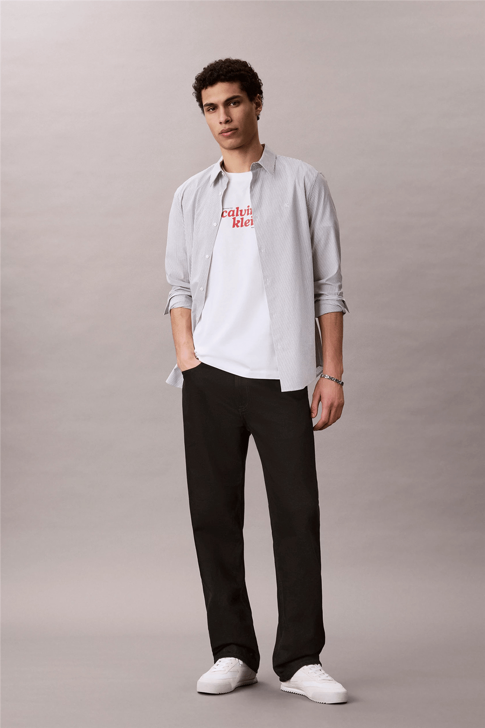 Calvin Klein Ss 20S Calvinklein Trvl Font Gra Erkek Bisiklet Yaka T-Shirt Beyaz