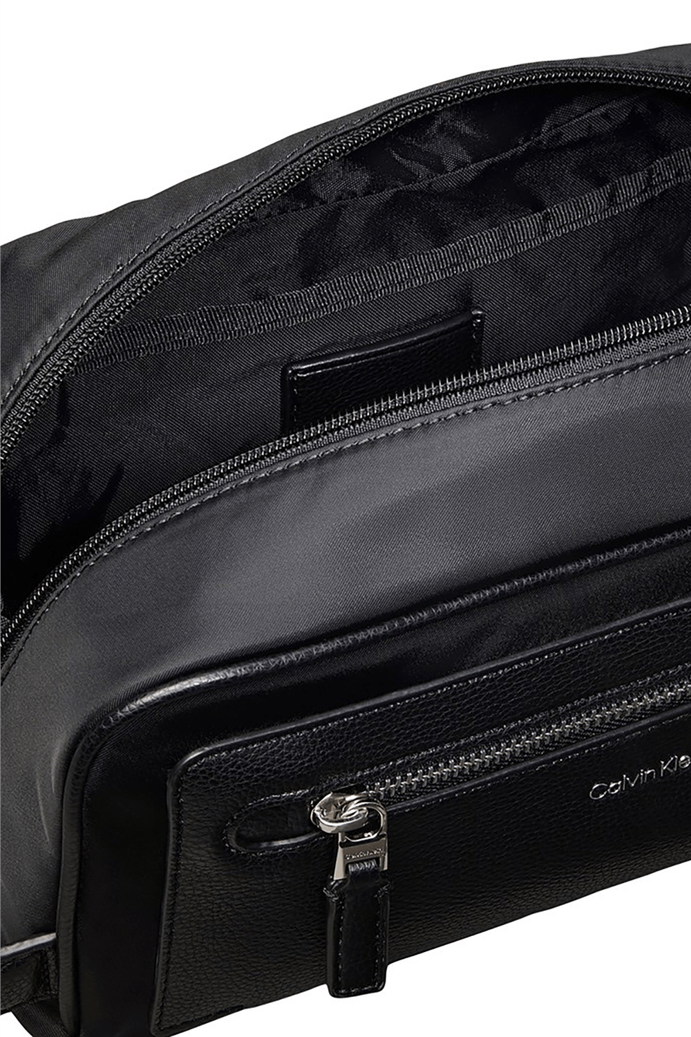 Calvin Klein Ssnl Raised Logo Dopp Kit Erkek Sırt Çantası Siyah