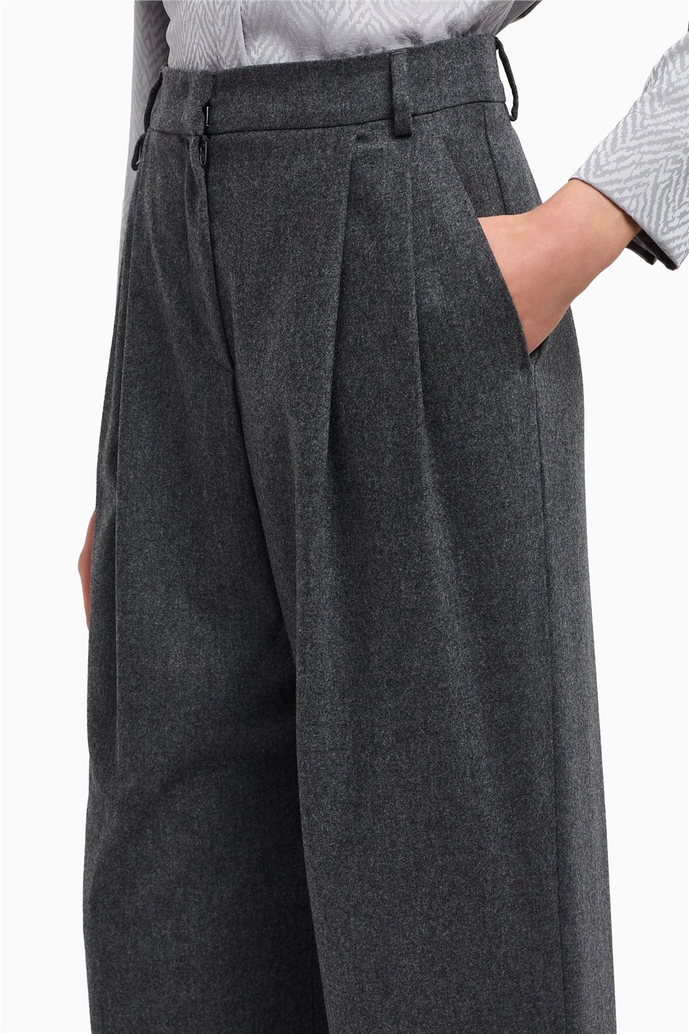 Emporio Armani Kadın Pantolon Gri