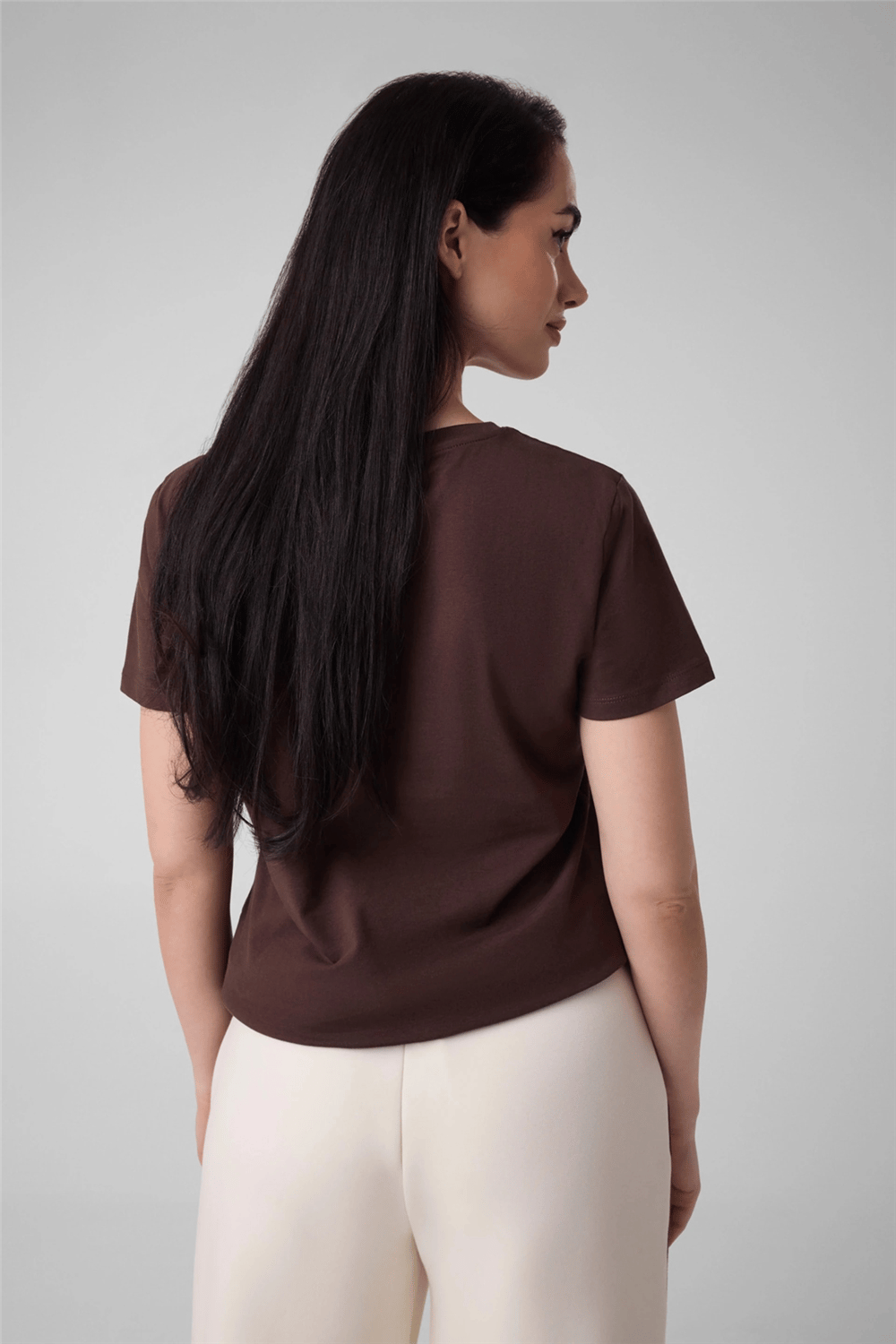 Guess Blossom Kadın Aktif Slim Fit Bisiklet Yaka T-Shirt Kahverengi