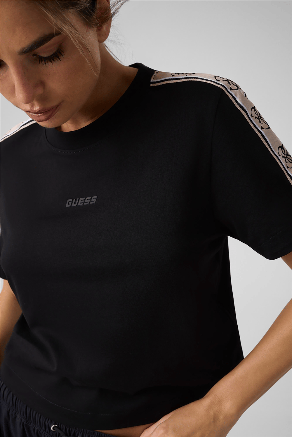 Guess Britney Kadın Aktif Boxy Fit Bisiklet Yaka T-Shirt Siyah