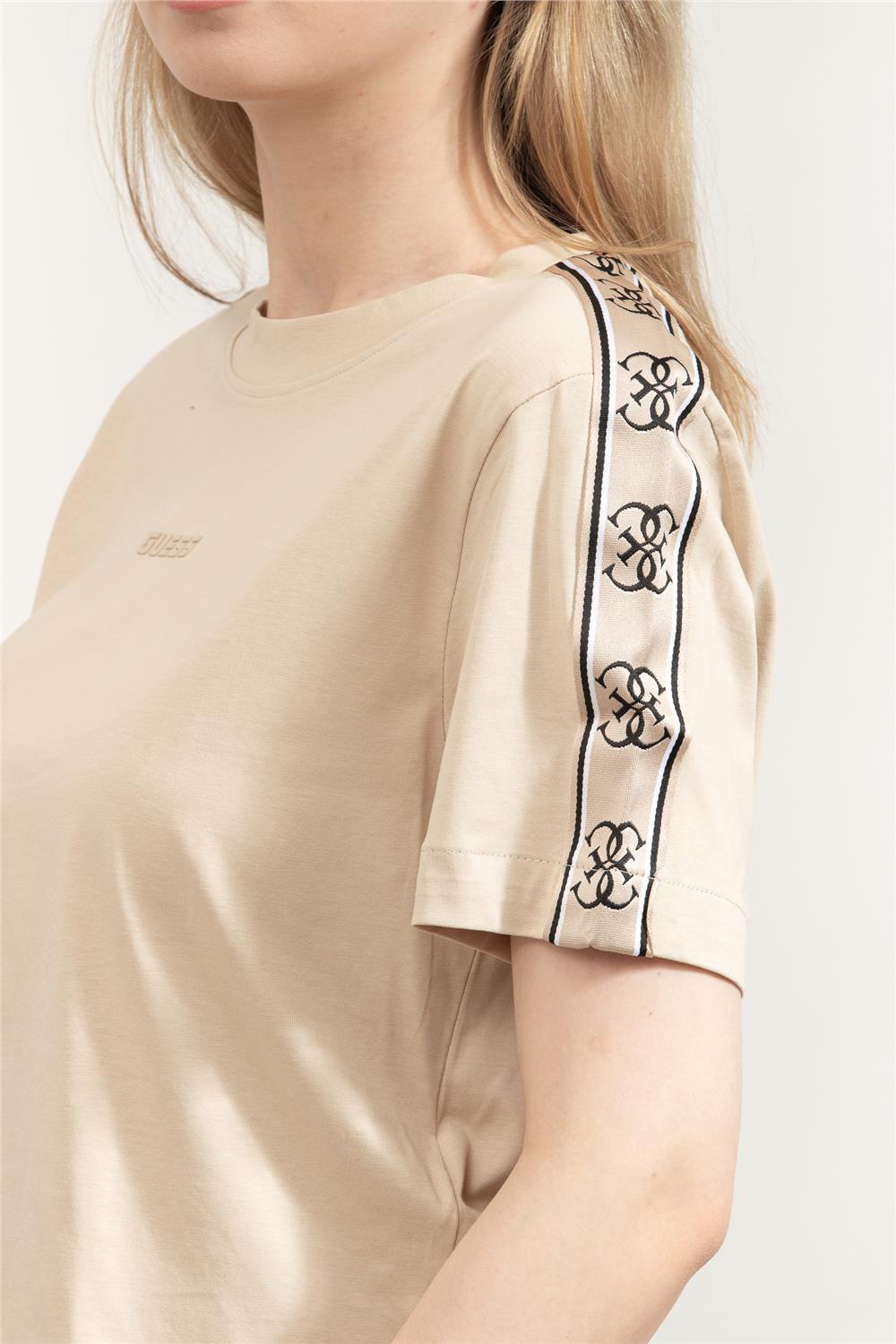 Guess Britney Kadın Aktif Boxy Fit T-Shirt