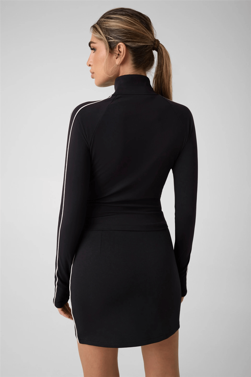 Guess Brunella Kadın Aktif Fermuarlı Sweatshirt Siyah