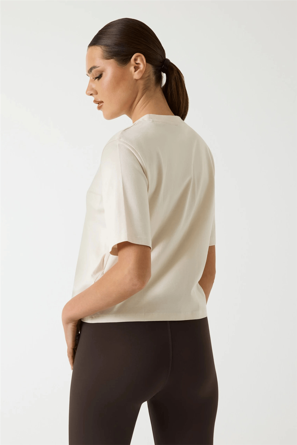 Guess Colette Kadın Aktif Boxy Fit Bisiklet Yaka T-Shirt Krem