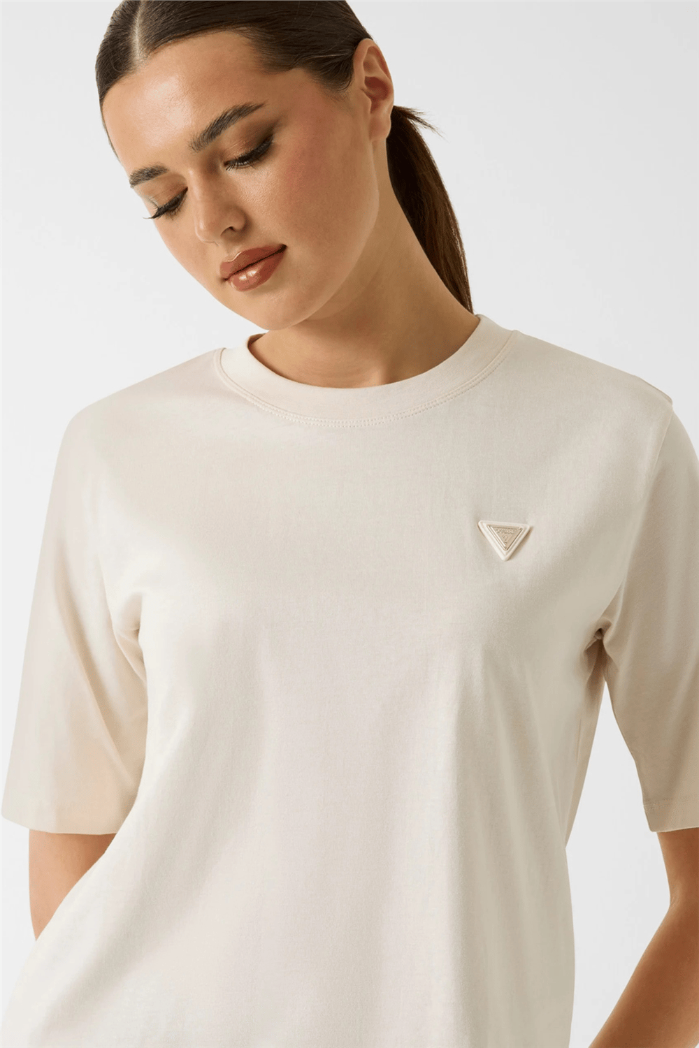 Guess Colette Kadın Aktif Boxy Fit Bisiklet Yaka T-Shirt Krem