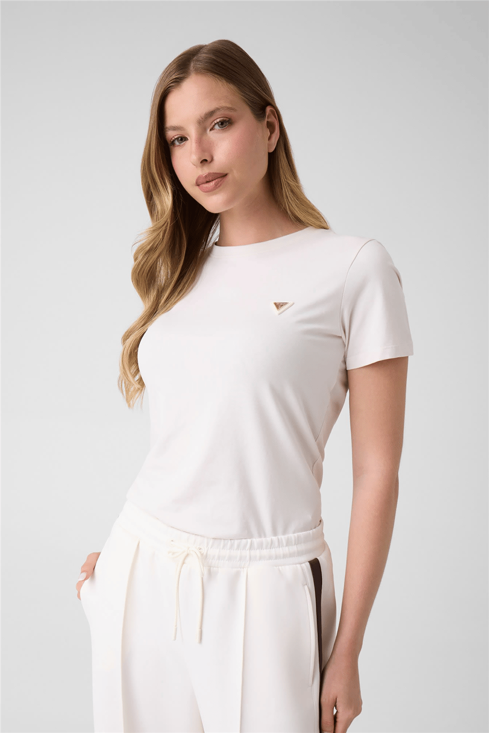 Guess Colette Kadın Aktif Oversize Fit Bisiklet Yaka T-Shirt Krem