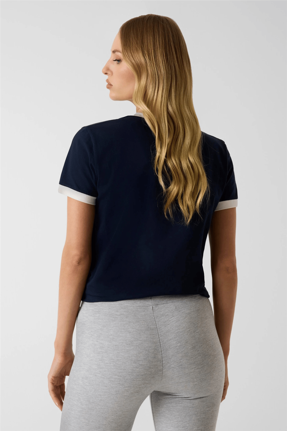 Guess Hoshi Kadın Aktif Regular Fit Bisiklet Yaka T-Shirt Lacivert