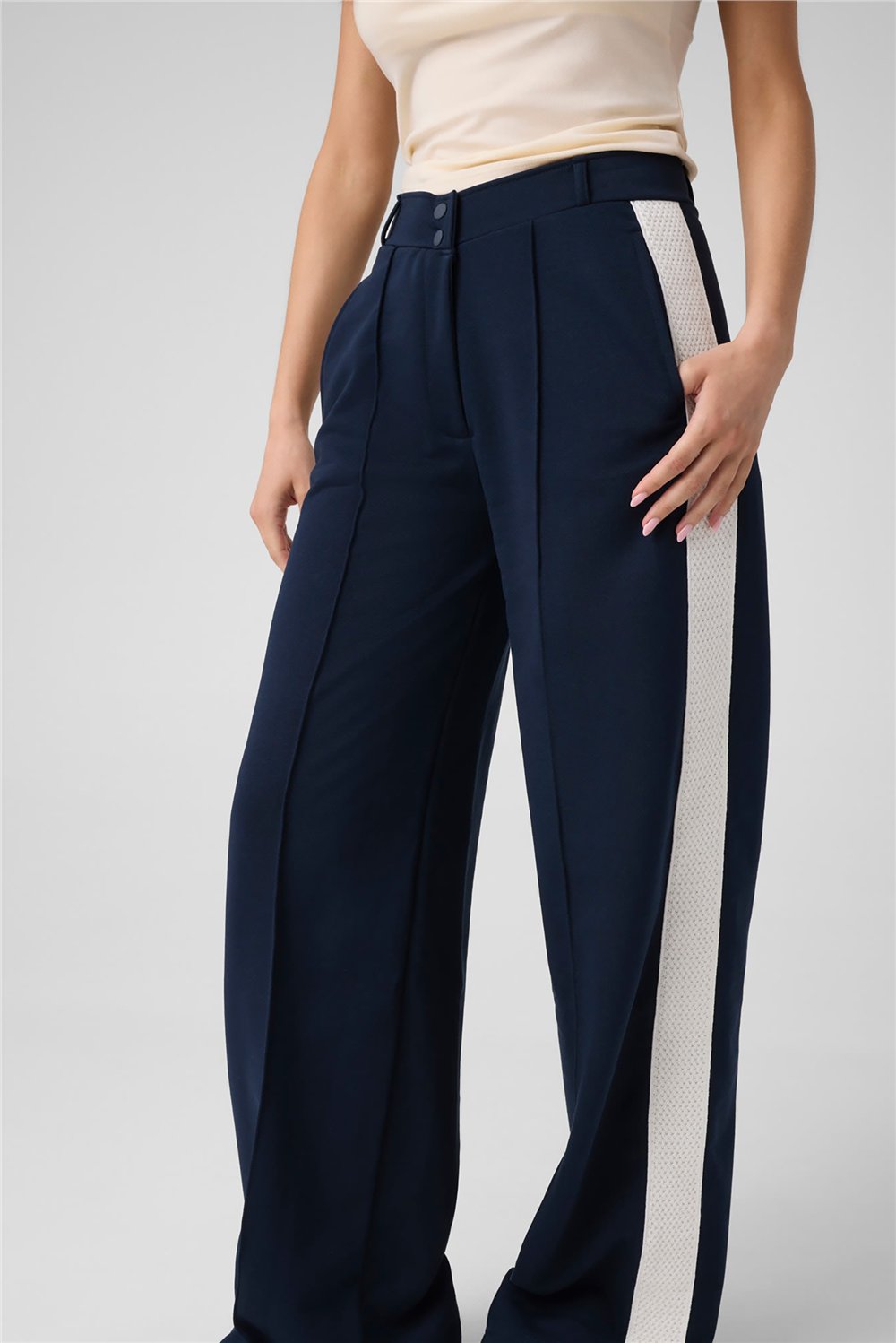 Guess Phoebe Kadın Aktif Relaxed Fit Eşofman Altı Lacivert