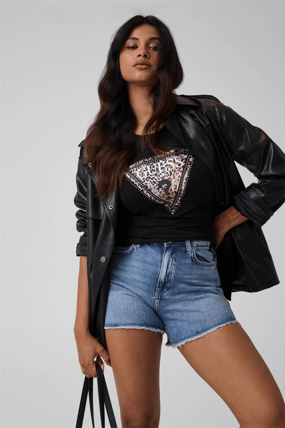 Guess Savanna Kadın Slim Fit Bisiklet Yaka T-Shirt Siyah