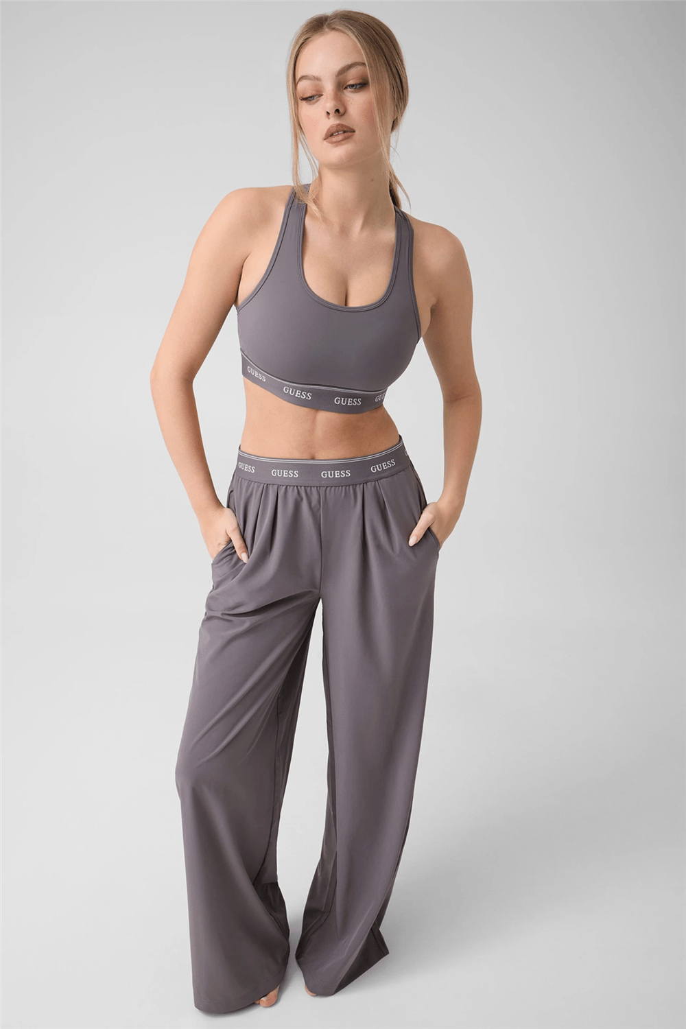 Guess Selene Kadın Aktif Relaxed Fit Eşofman Altı