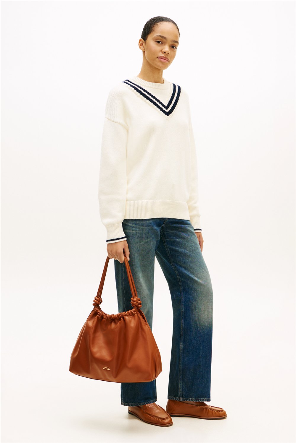 Tommy Hilfiger Th Soft Leather Hobo Kadın Omuz Çantası Kahverengi
