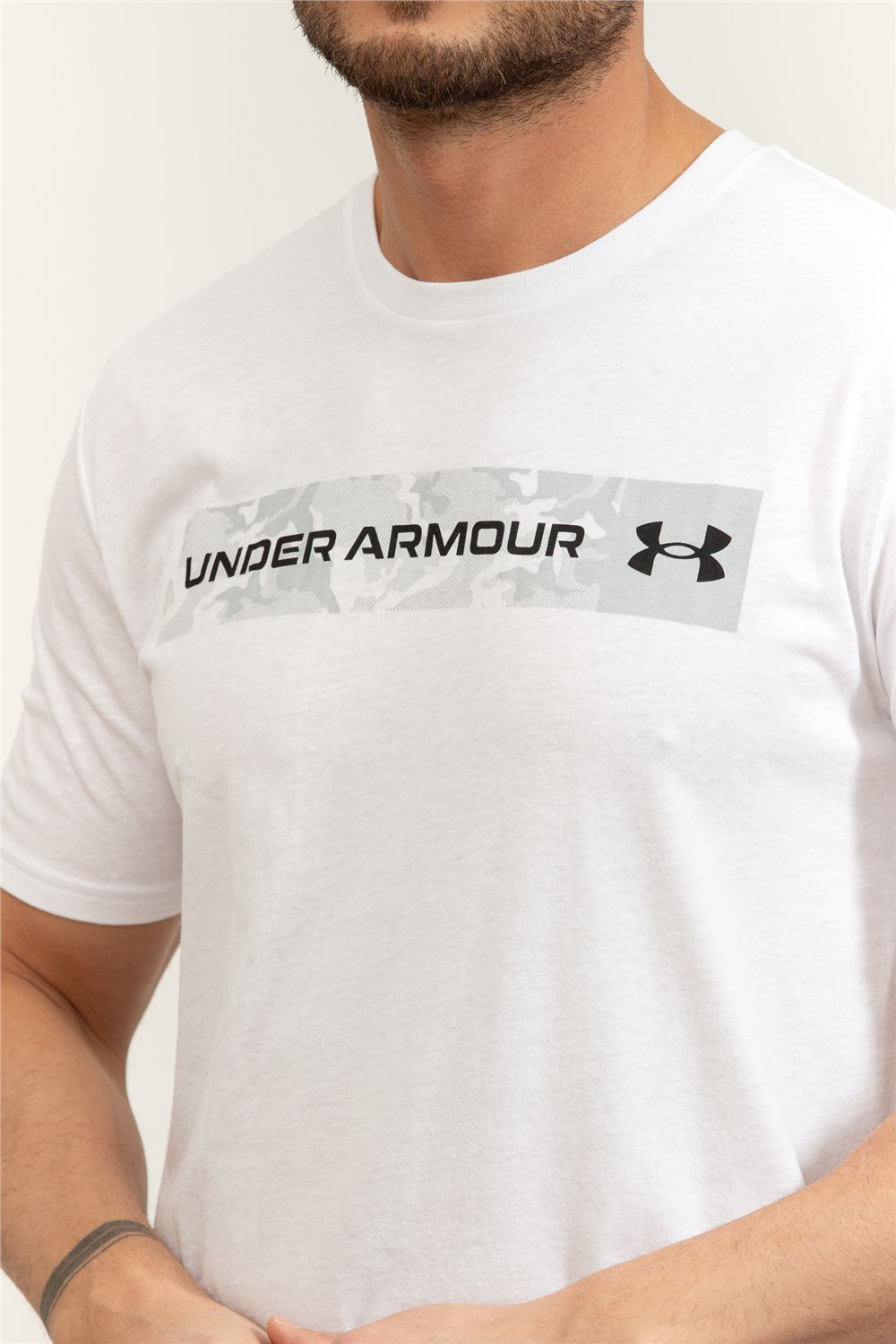 Under Armour UA Camo Chest Stripe SS Erkek Bisiklet Yaka T-Shirt