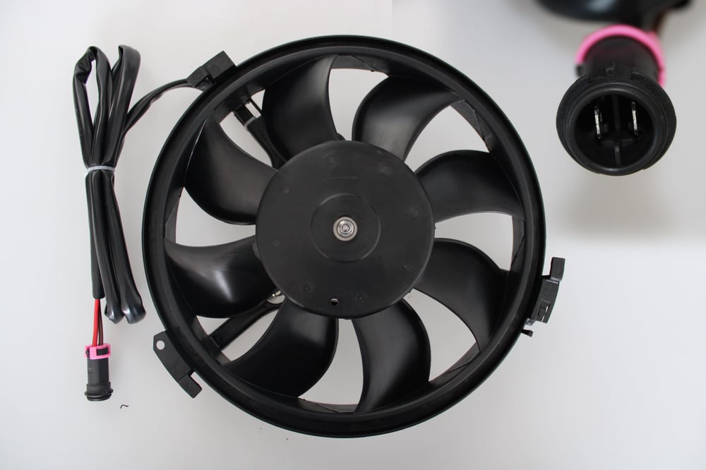 FAN MOTORU SAĞ PASSAT A4 A6 AEB ADP AFN 1.8 T 1.9 TDİ 97> (KABLOLU)