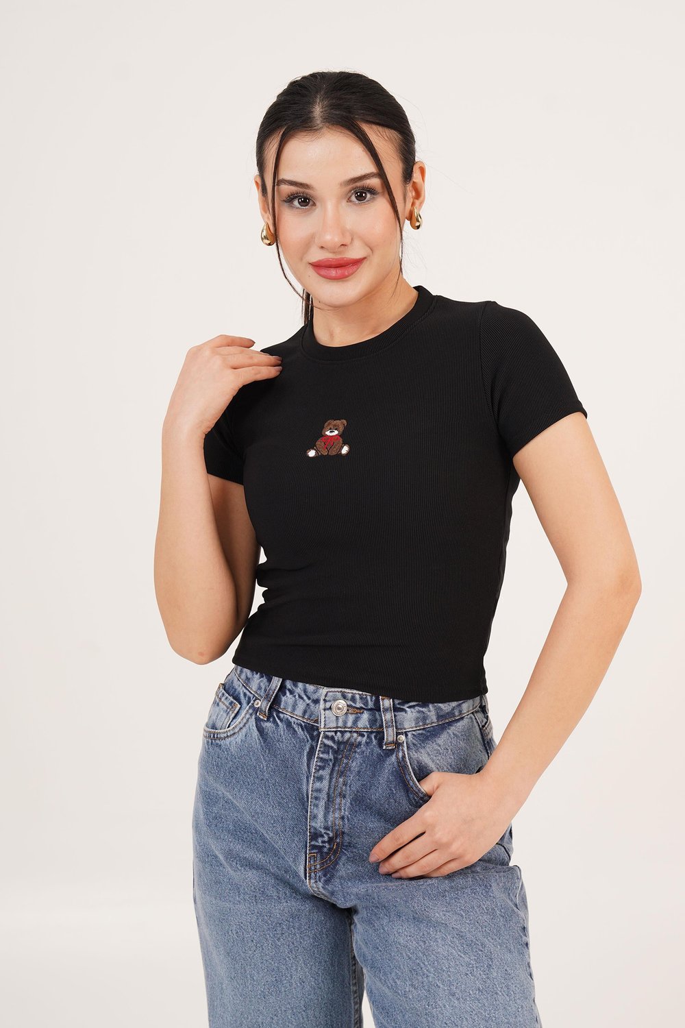 Ayıcık Nakışlı Siyah Fitilli Basic Tişört	