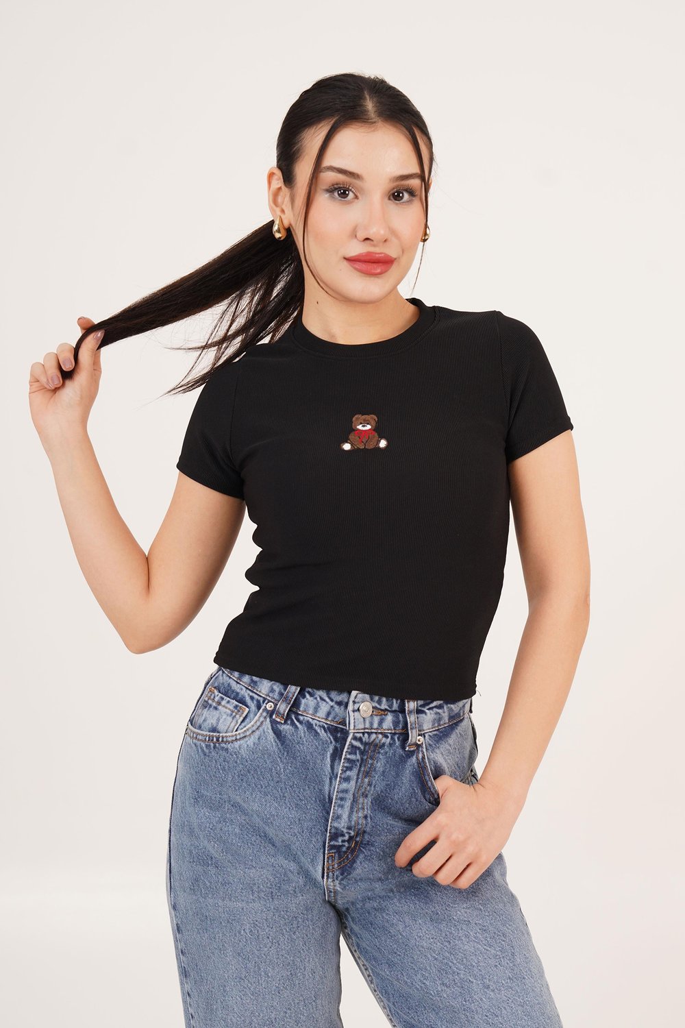 Ayıcık Nakışlı Siyah Fitilli Basic Tişört	