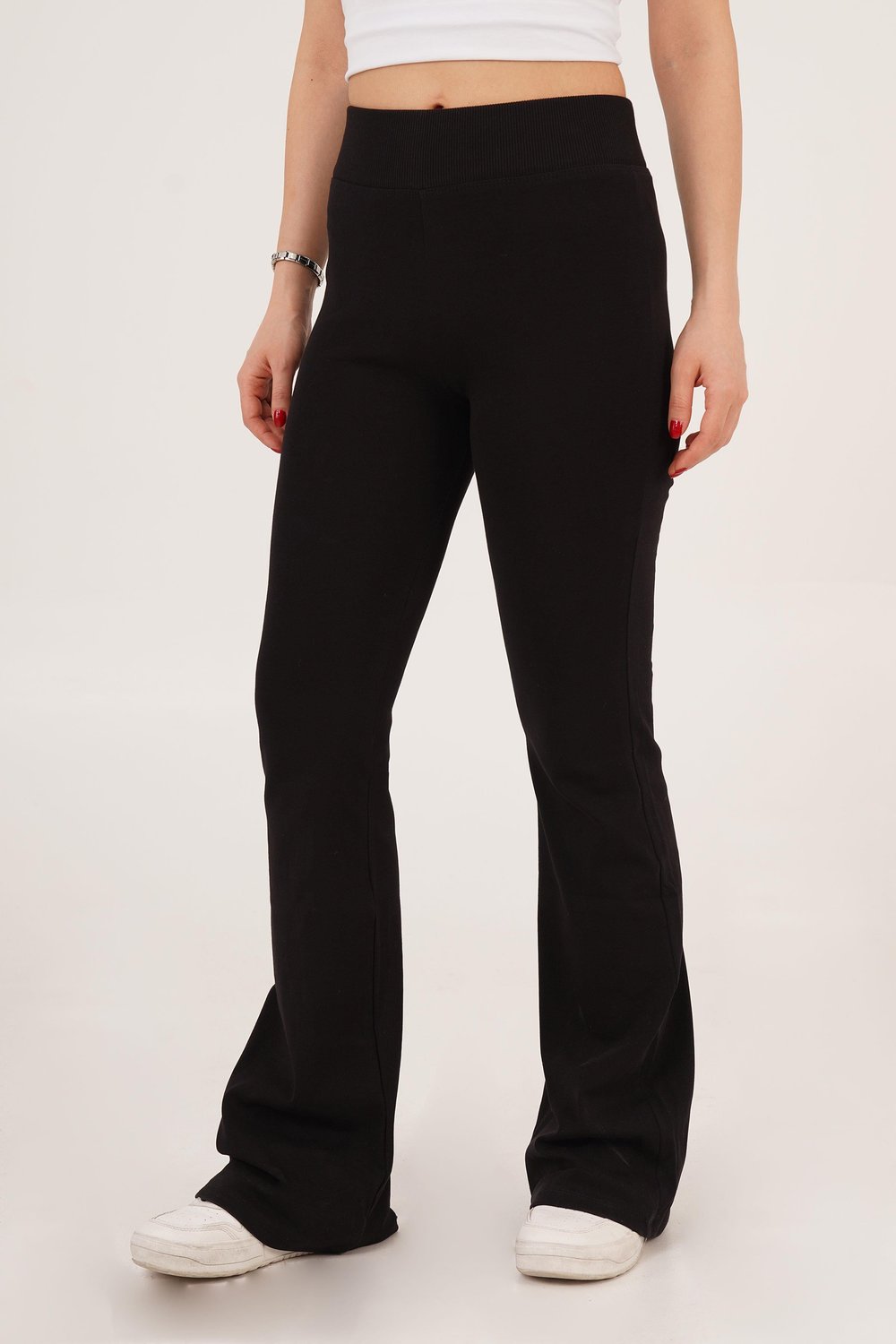 Bel Lastikli Vücuda Oturan Basic Siyah Pantolon