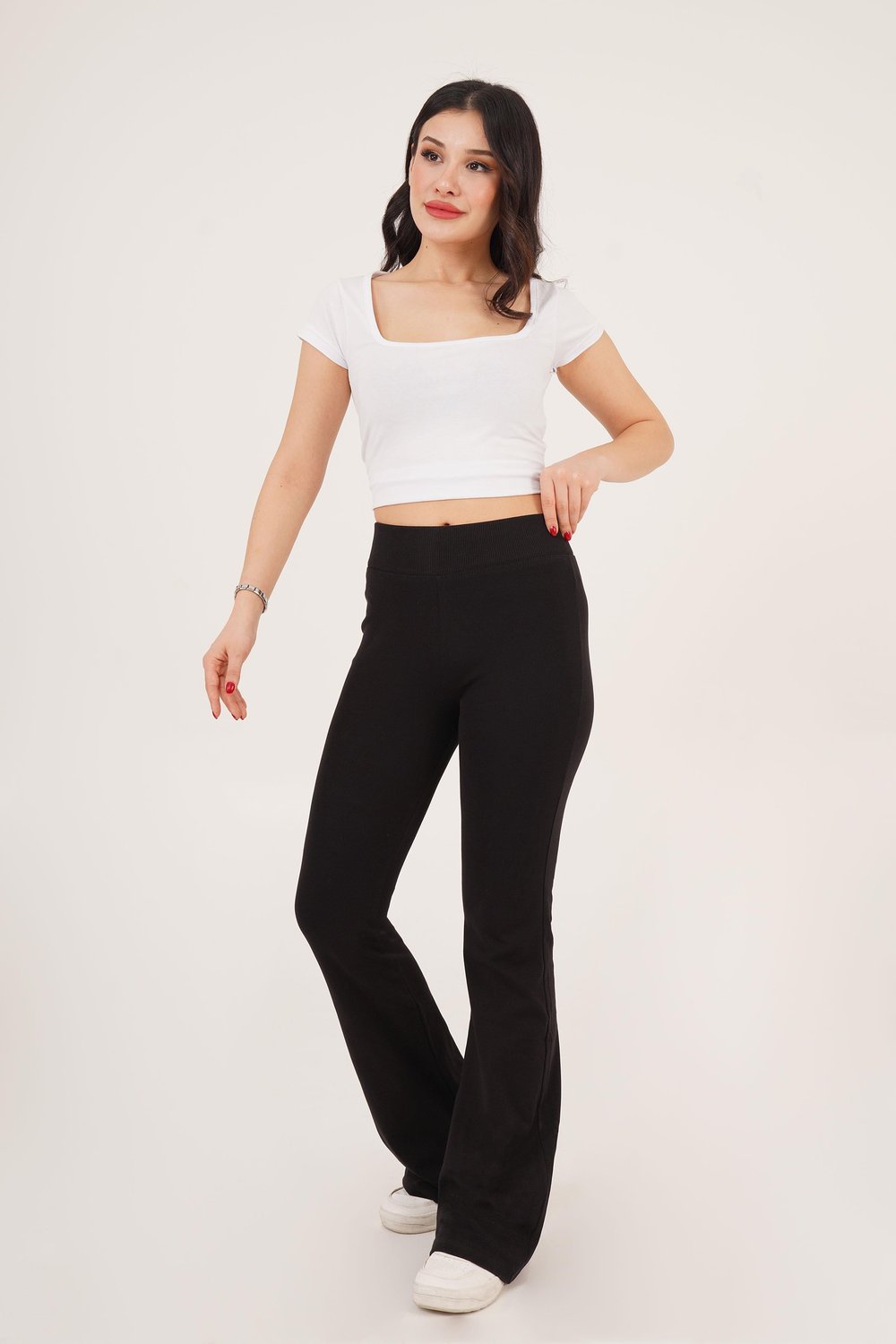 Bel Lastikli Vücuda Oturan Basic Siyah Pantolon