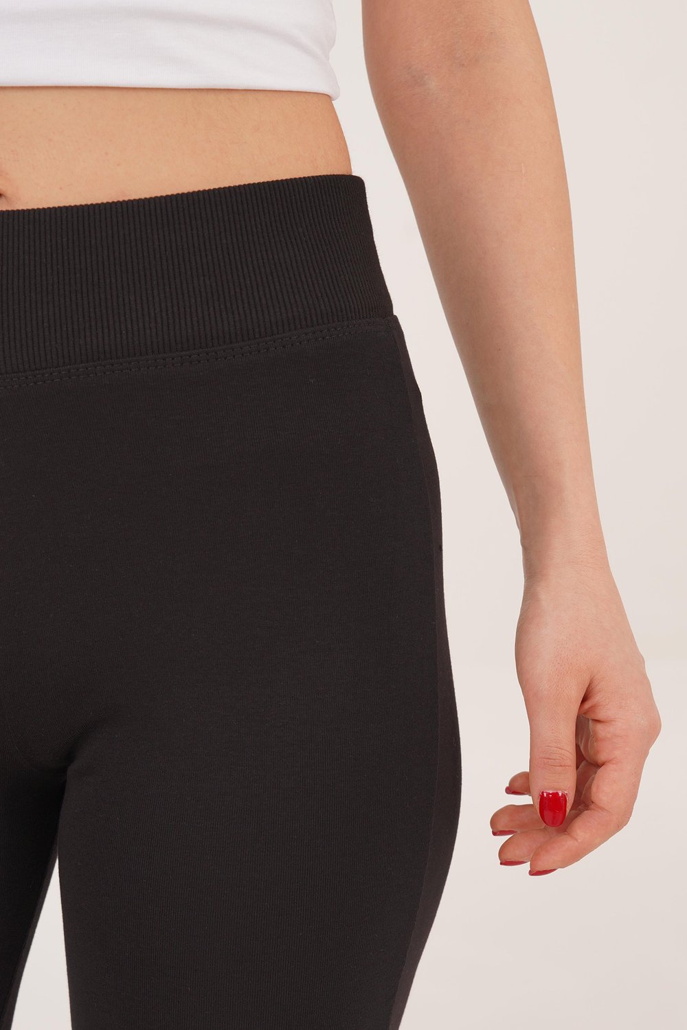 Bel Lastikli Vücuda Oturan Basic Siyah Pantolon