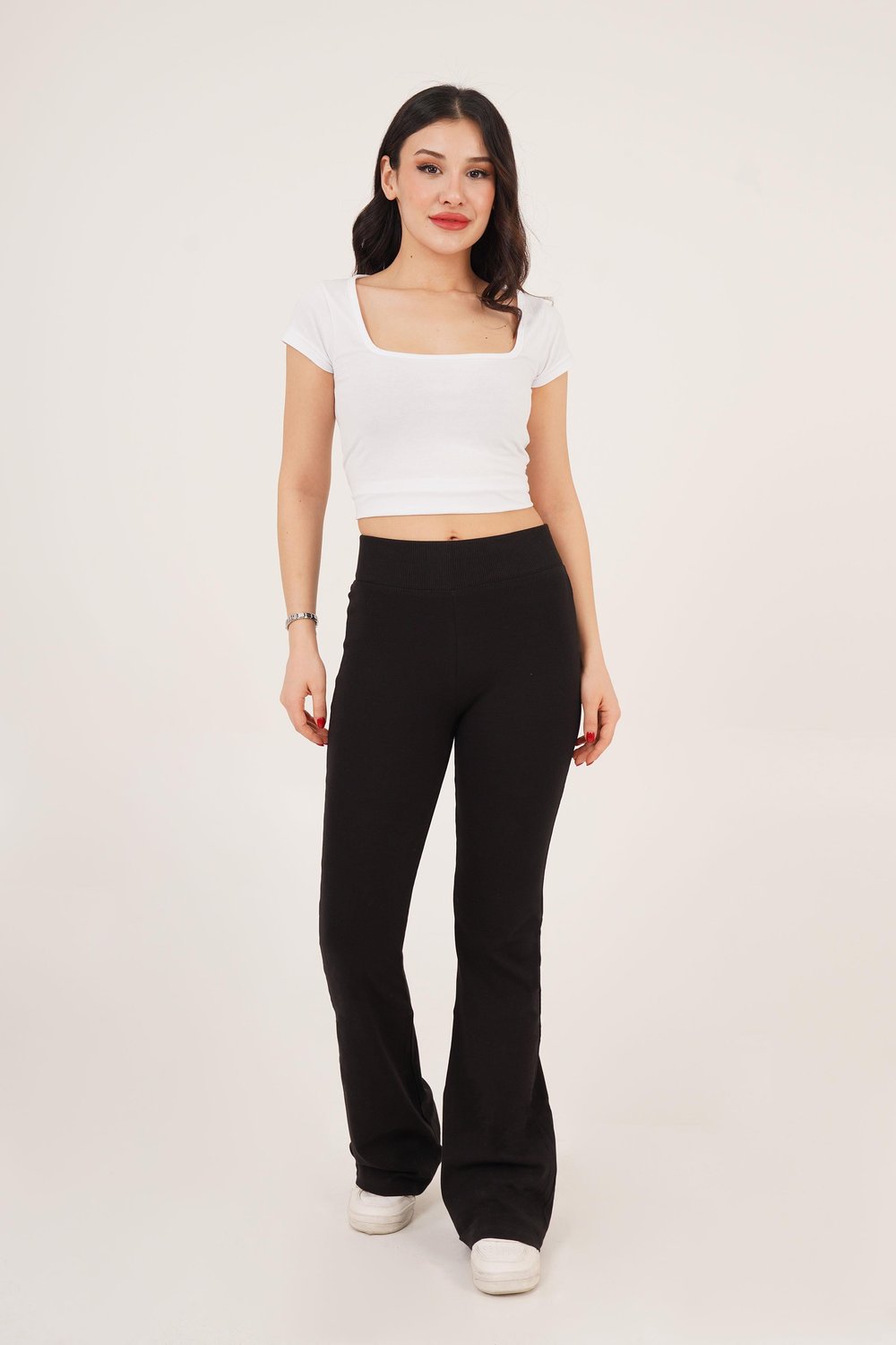Bel Lastikli Vücuda Oturan Basic Siyah Pantolon