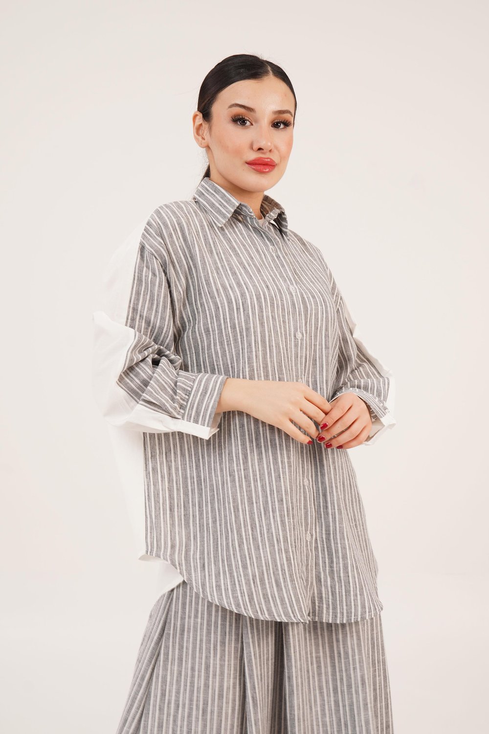 Çizgi Desenli Arkası Düz Model Keten Siyah Gömlek
