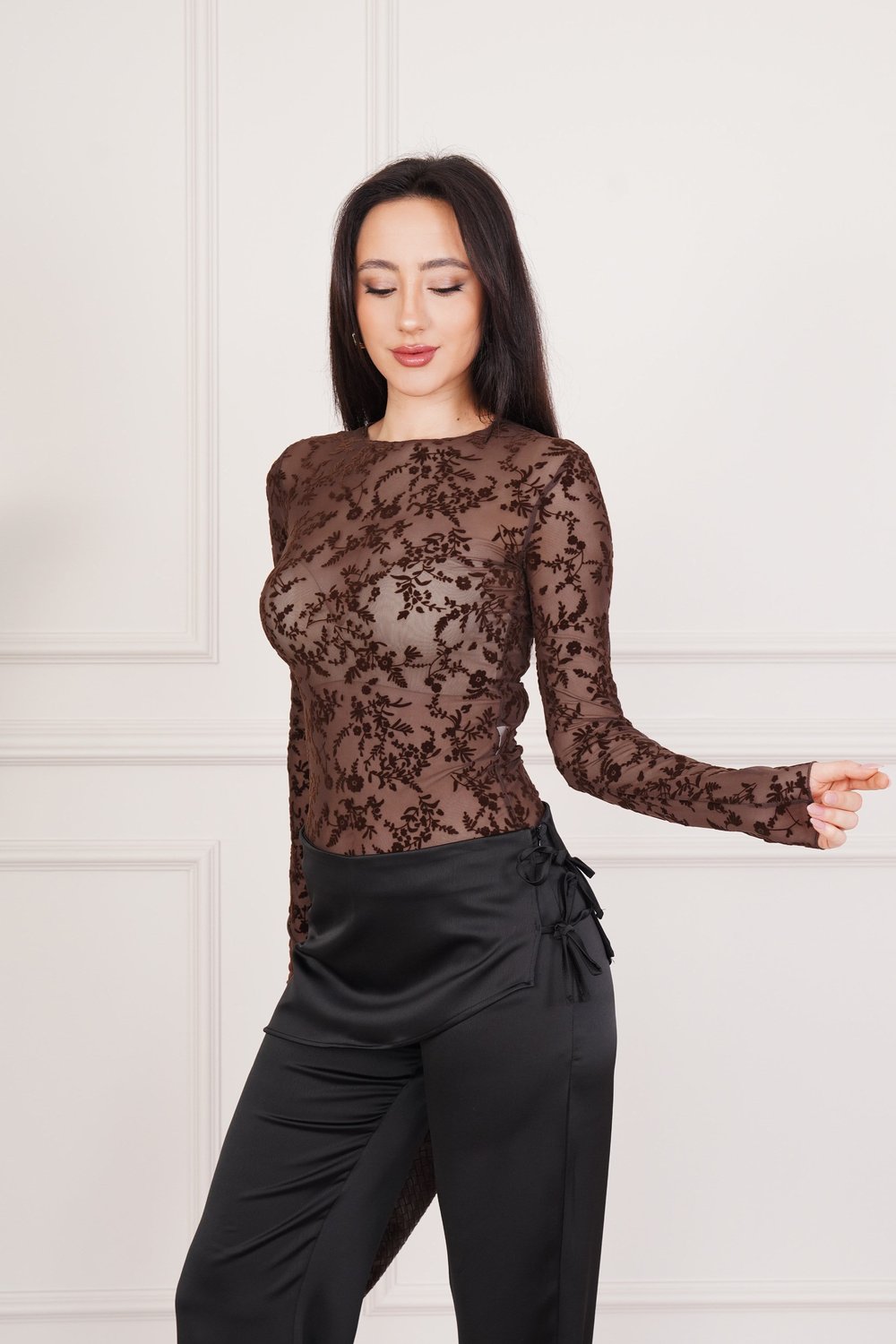 Transparan Dantel Detaylı Uzun Kollu Kahve Crop Bluz