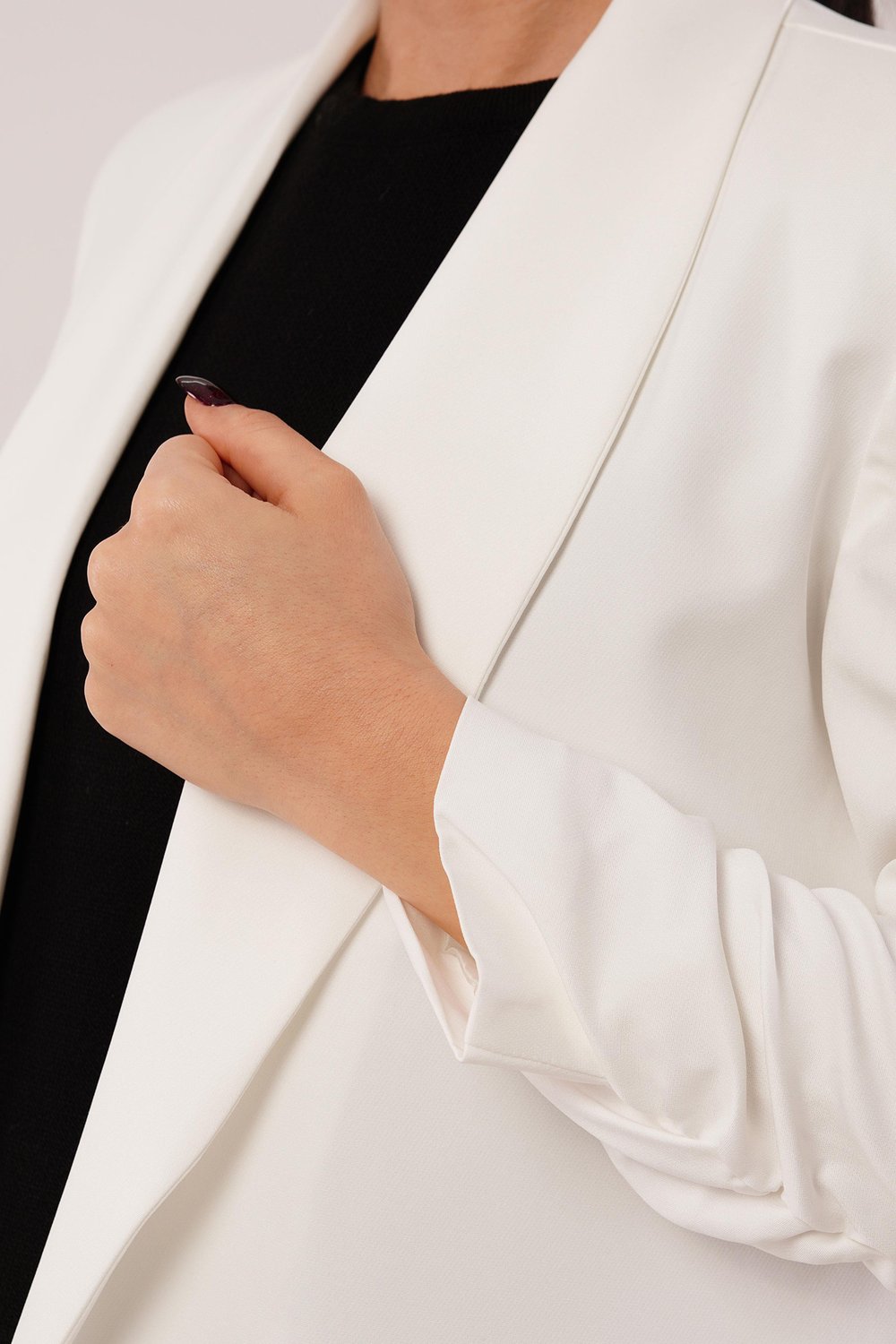 Kol Ucu Büzgü Detay Beyaz Blazer Ceket