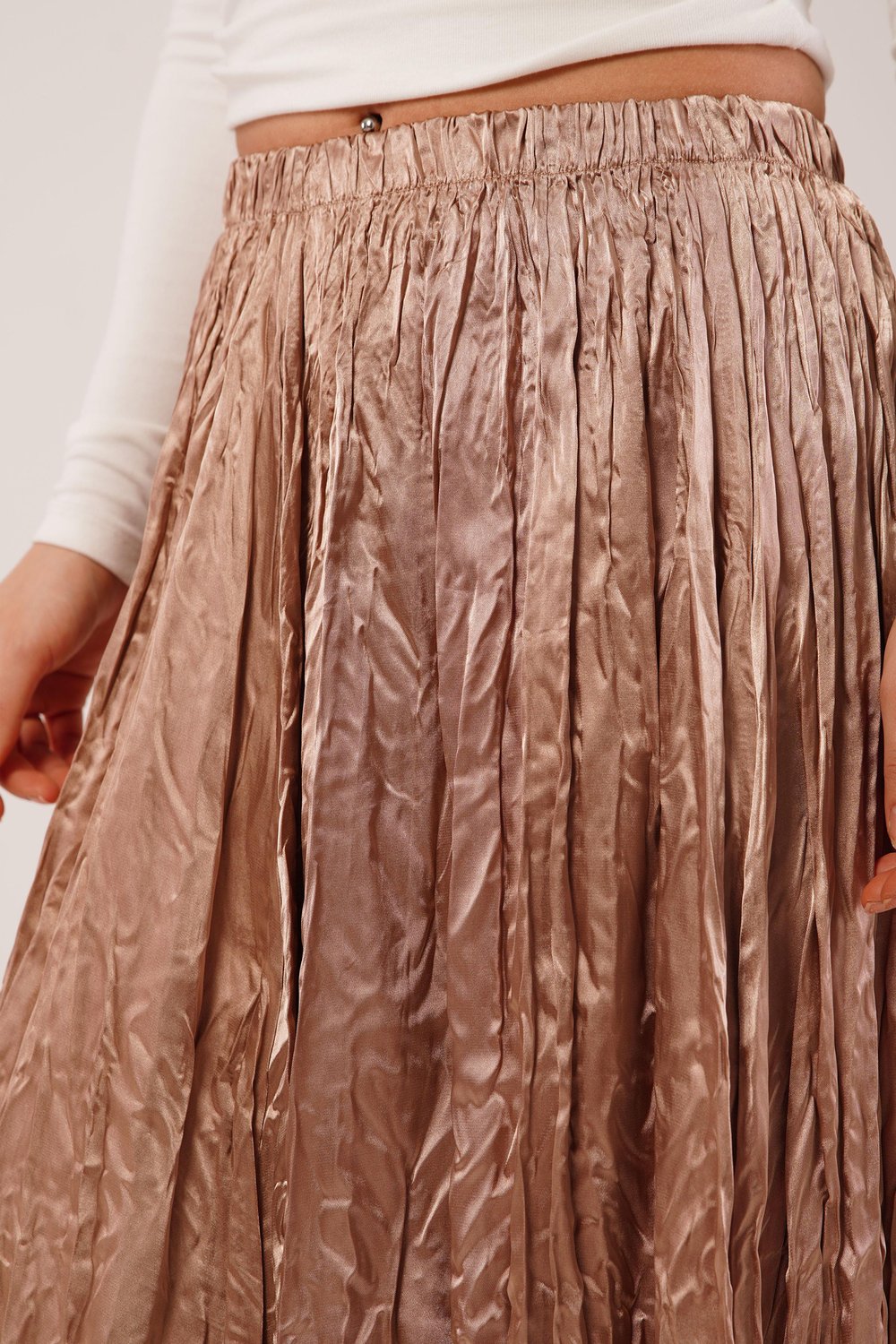 Modern Kırışım Midi Camel Saten Etek
