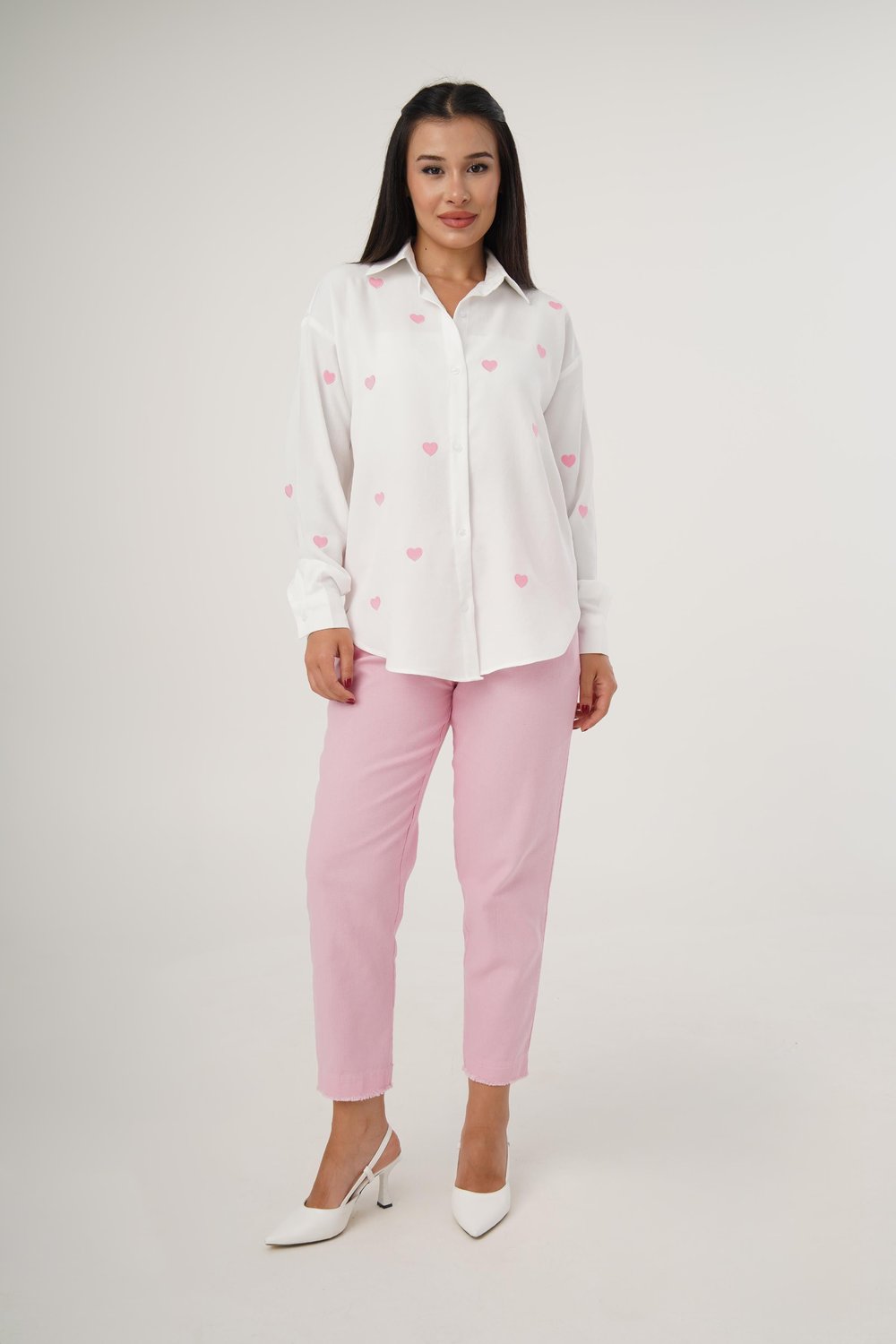 Pembe Kalp Nakışlı Oversize Beyaz Gömlek