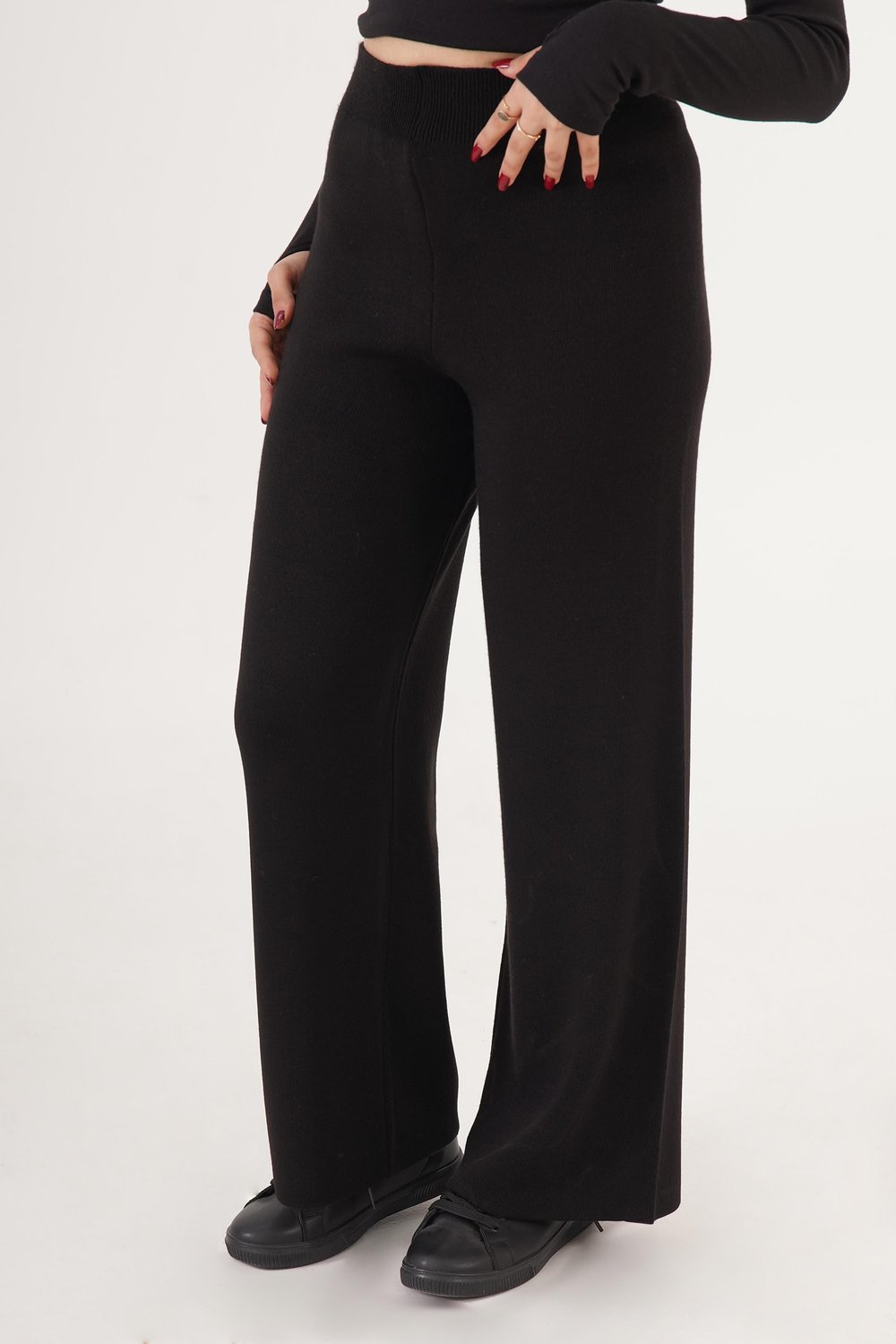 Beli Yükse Bol Paça Siyah Triko Pantolon