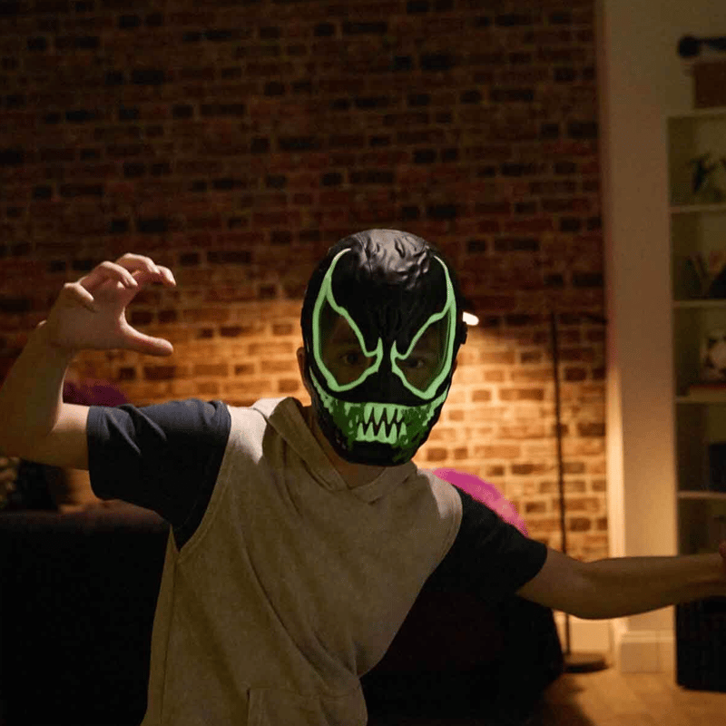 Hasbro Sesli Spider-Man Venom Versus Karanlıkta Parlayan Venom Maske