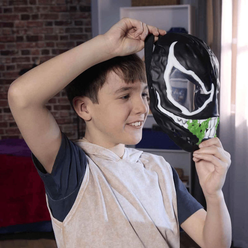 Hasbro Sesli Spider-Man Venom Versus Karanlıkta Parlayan Venom Maske