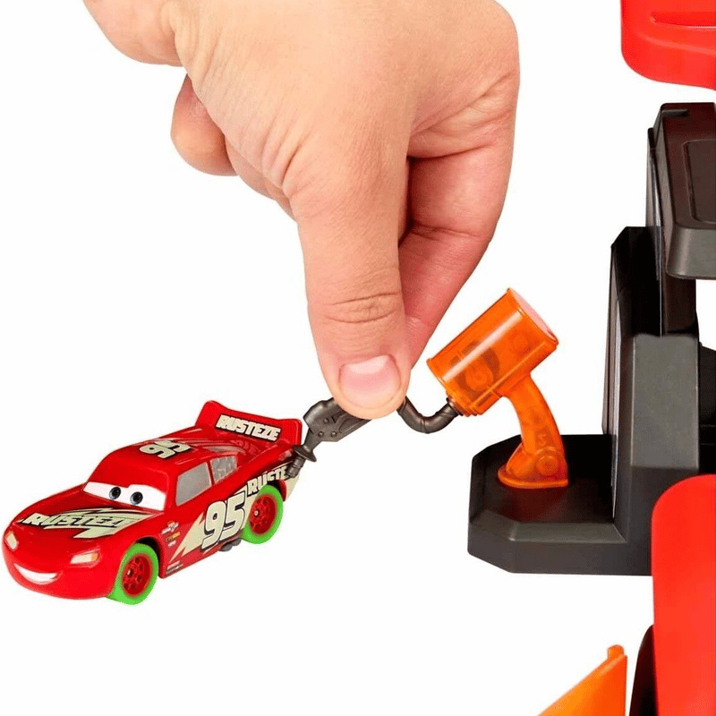 Mattel Cars Karanlık Parla Yarıscı Pıstset