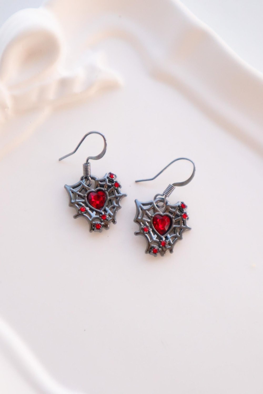 Siyah Red Stone Spider İthal Küpe 