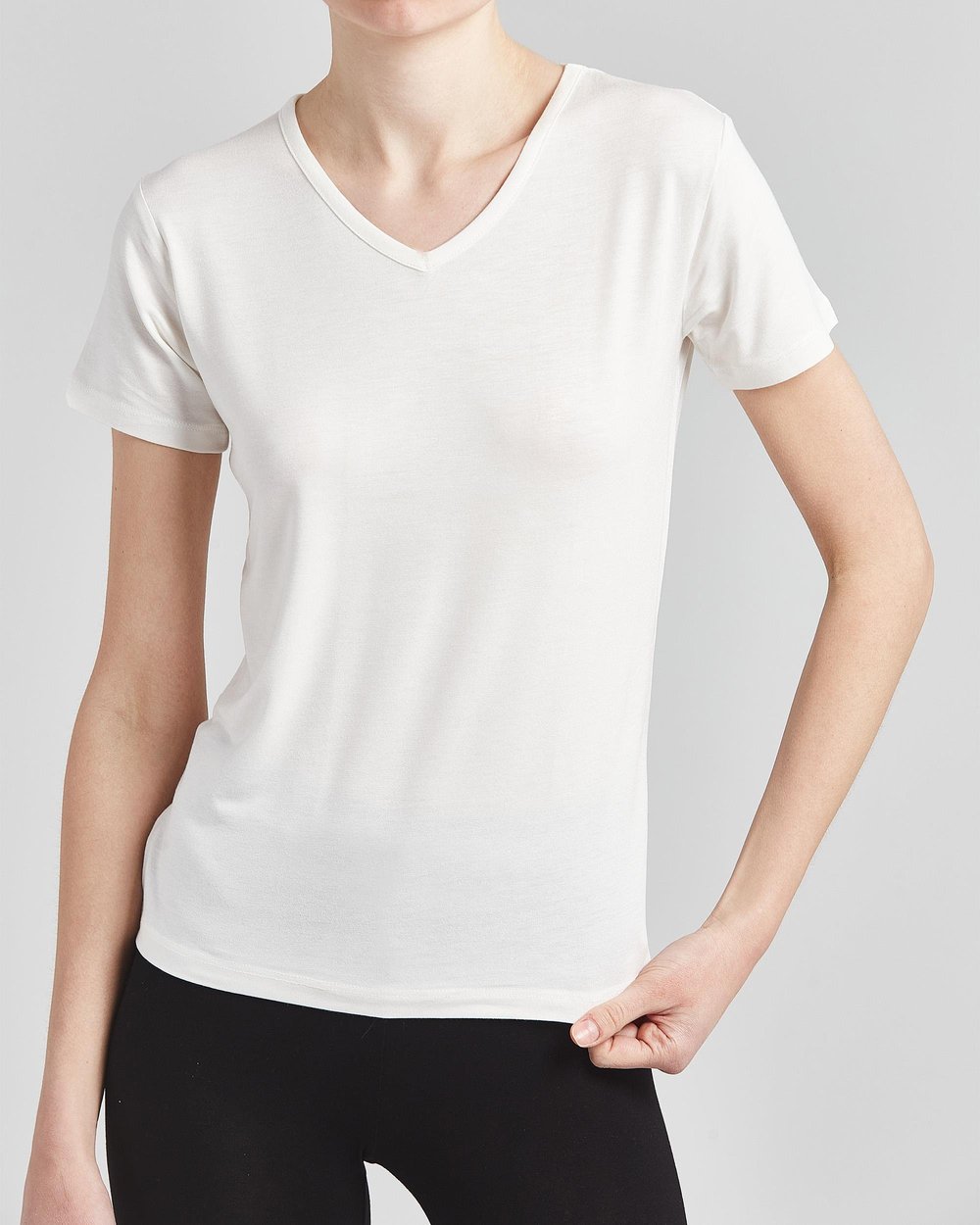 Kadın Beyaz V Yaka Bambu Tshirt