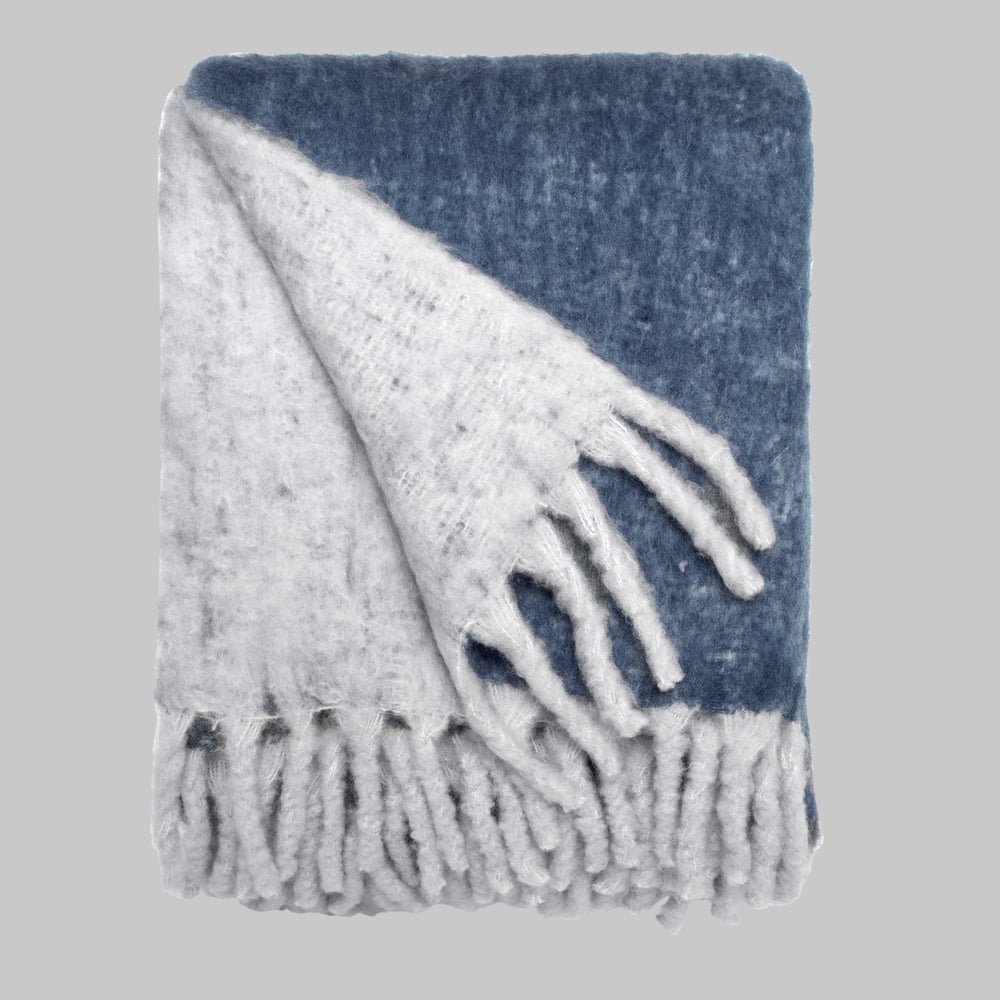 ARIEL THROW