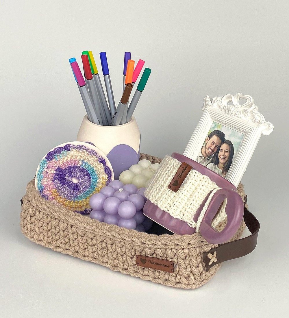 Ng Gifts Kişiye Özel Fotoğraflı Çerçeveli El Emeği Örgü Sepette Lila Hediye Seti