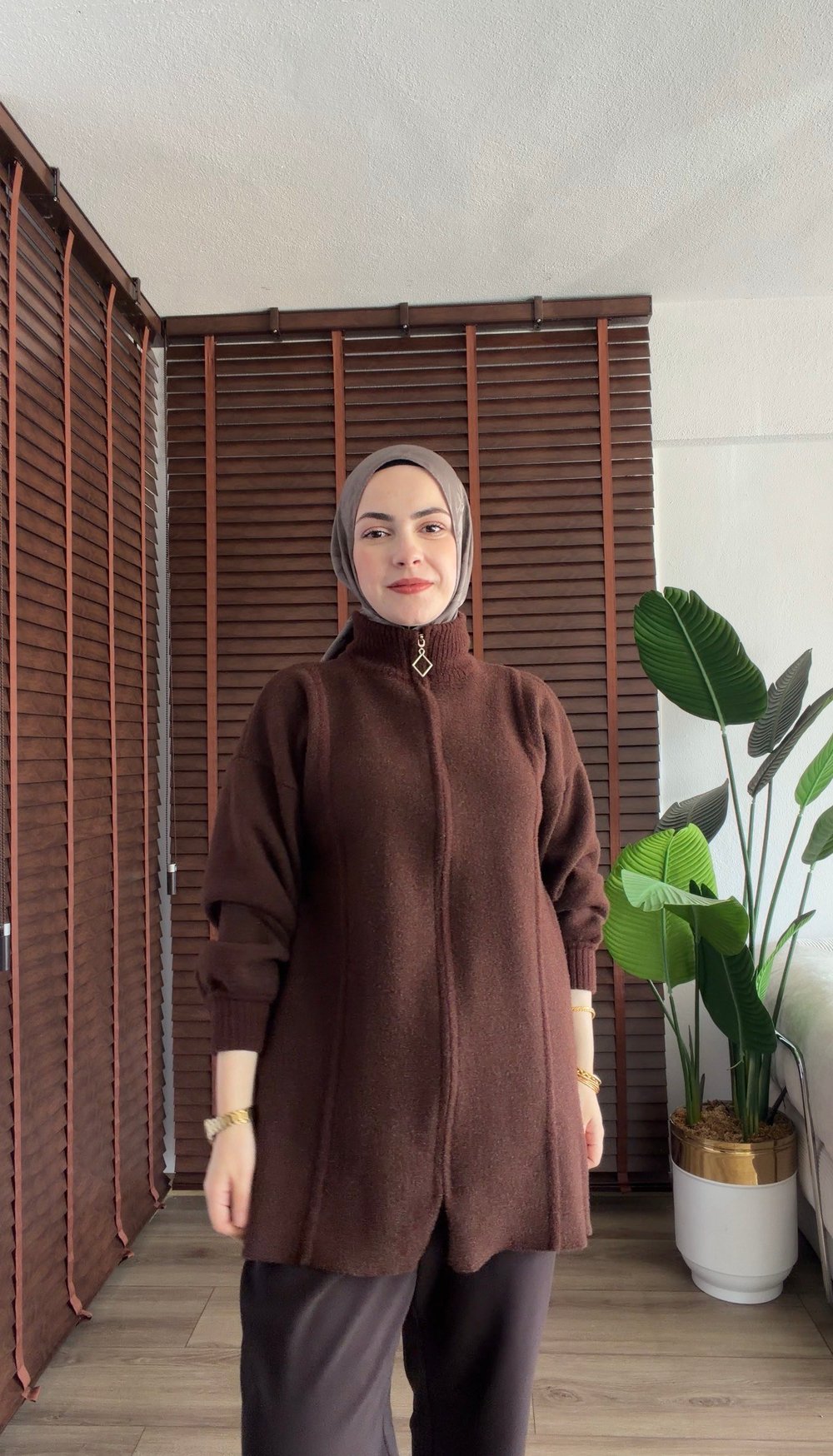 KAHVERENGİ LORİA DİK YAKA FERMUARLI ANGORA HIRKA 