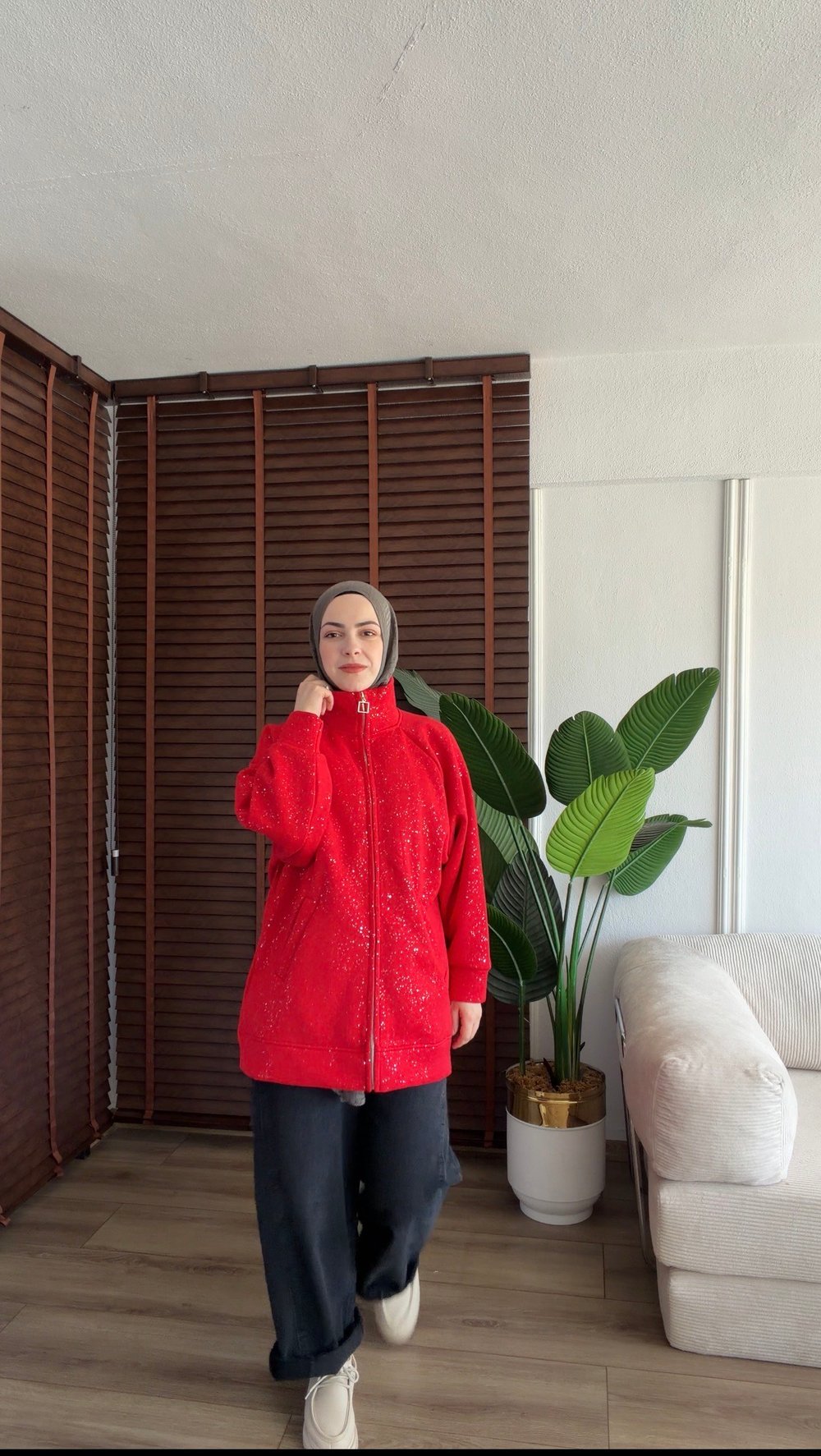 KIRMIZI  IŞILTILI ÜÇ İPLİK ŞARDONLU HIRKA 