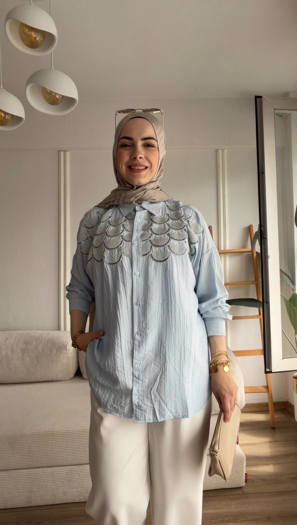 MAVİ  BULUT TAŞ İŞLEMELİ TASARIM GÖMLEK 