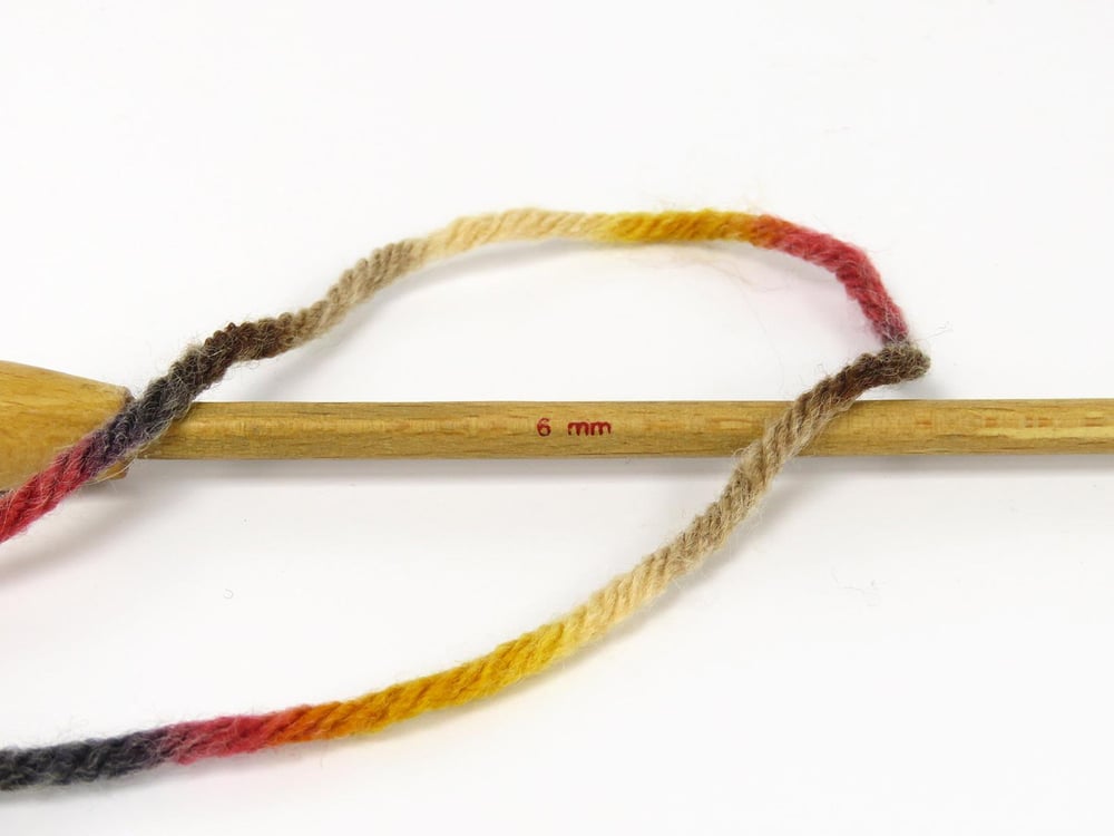 4x100gr. CARNIVAL Siyah, Kırmızı, Krem, Altın, Kahverengi Tonları Yün, Premium Akrilik Kışlık, Yün, Batik Desenli, Kalın, Akrilik