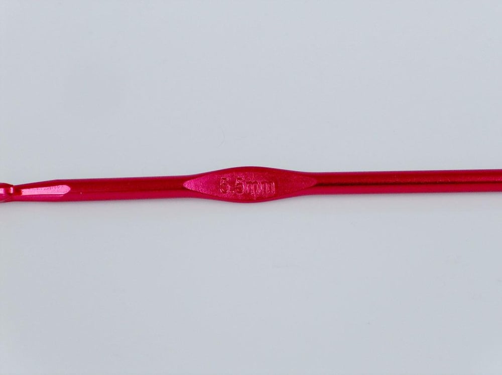 Color Aluminum Crochet Hooks - 15 cm . 5.5 mm (US9)