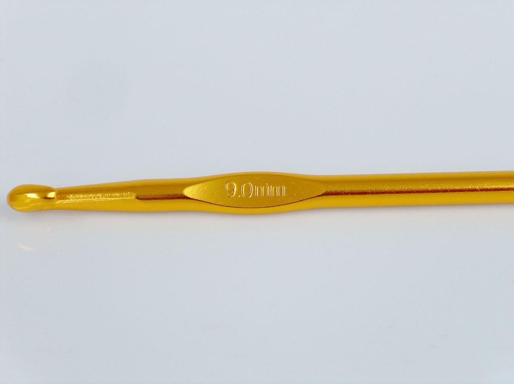 Color Aluminum Crochet Hooks - 15 cm . 9 mm (US 13)